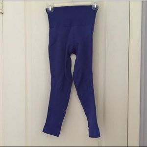 Zone in crop leggings